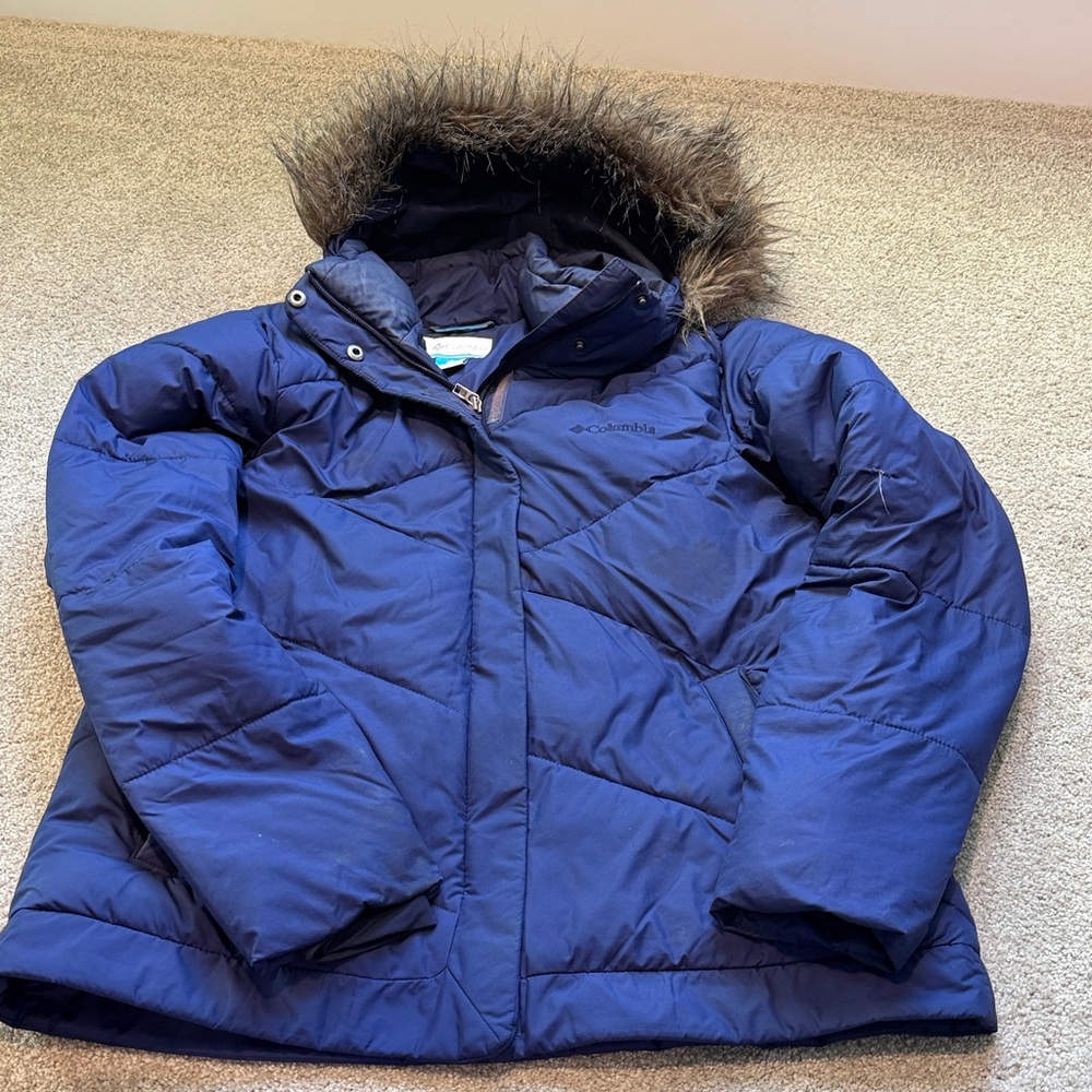 Columbia Women’s Navy Puffer Coat with Faux Fur Trim
